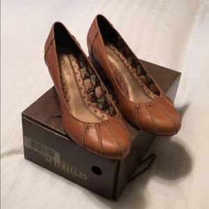 Seychelles tan leather wedges